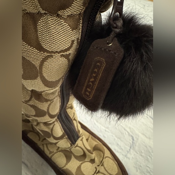 COACH THEONA WINTER BOOT SIGNATURE COACH PRINT FUR TRIM BOOT size 8B - Picture 2 of 9